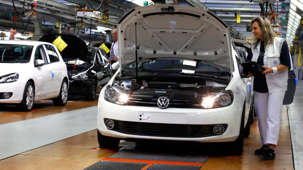 Situație critică la VW: De ce a decis gigantul auto să renunțe la 50.000 de angajați