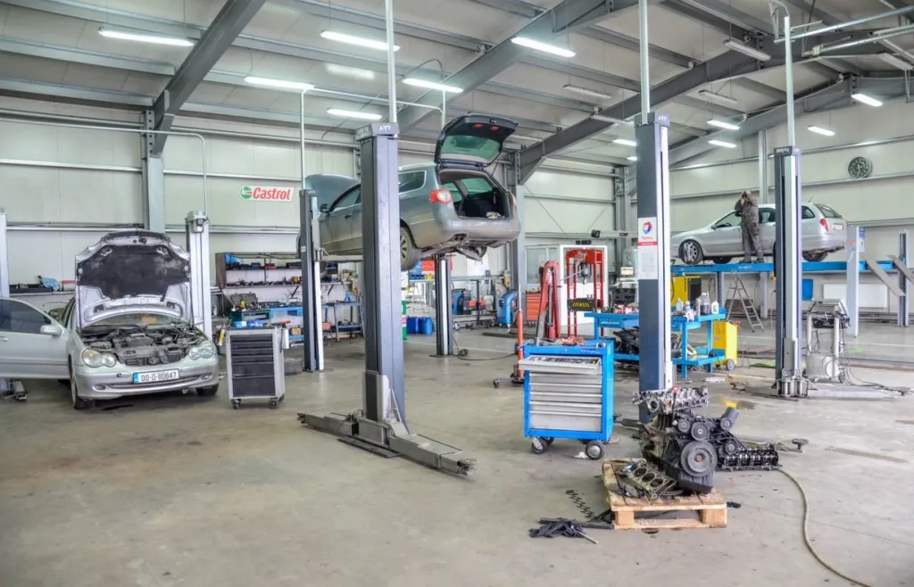 Ofițerii Antifraudă, în control la service-urile auto care fac ITP, dar nu prea declară veniturile
