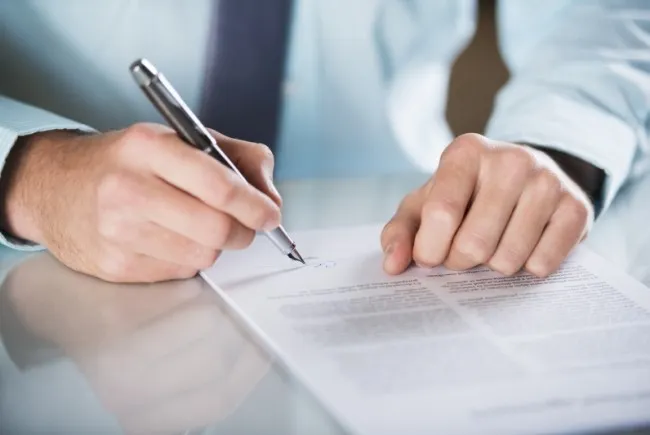 Zece firme de asigurări au strâns 90% din volumul de prime brute subscrise, în trim I