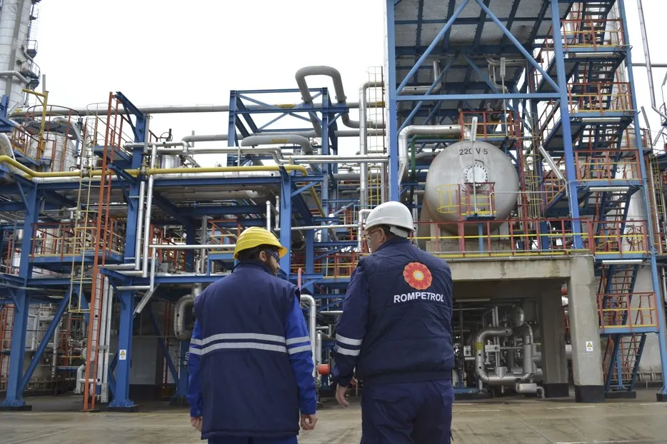 KMG International NV vrea un pachet suplimentar din acțiunile Rompetrol Rafinare