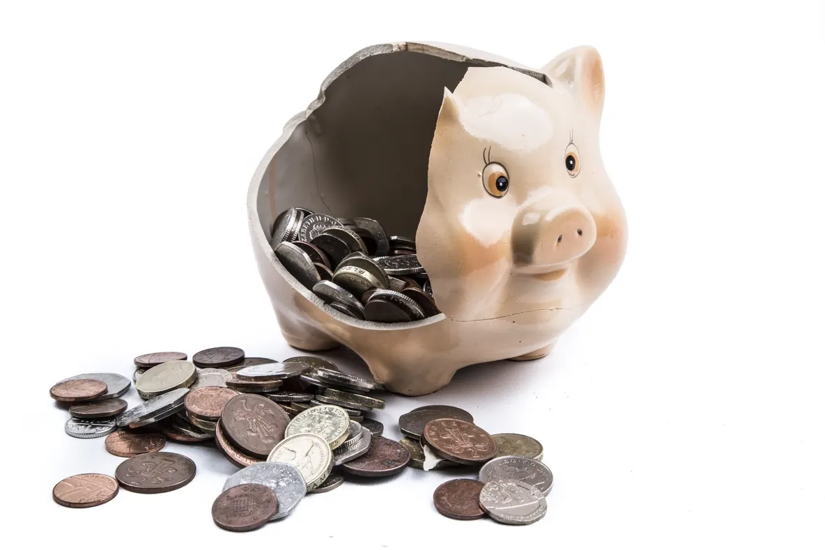 Românii și băncile: Cardurile de credit și împrumuturile sub 15.000 lei, cele mai utilizate instrumente bancare