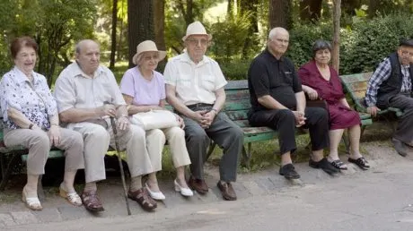 INS: Scade numărul pensionarilor. Scade și pensia reală