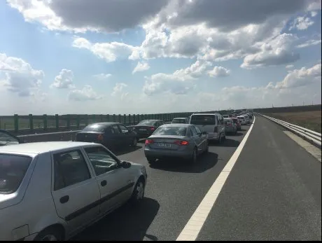 - REVISTA PRESEI - Singura şansă să trecem munţii cu o autostradă