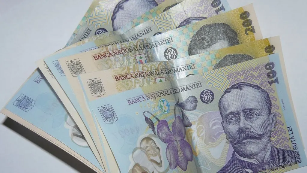 Apreciere nesemnificativă a leului față de euro, la BNR