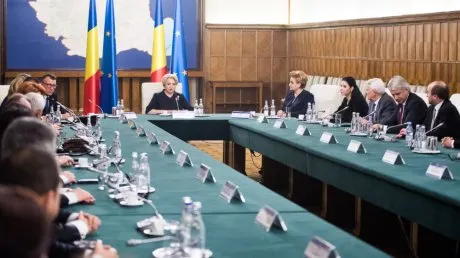 REVISTA PRESEI - Situație gravă. Guvernul intră în fondul de rezervă