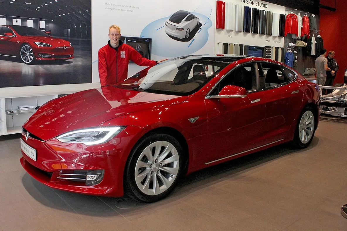 Investitorii îl urăsc pe Elon Musk, dar nu pot trăi fără acțiunile Tesla