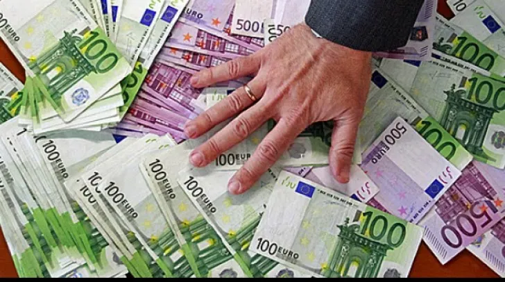 Crește datoria pasată românilor de către Guvern: 2,5 miliarde euro, împrumut extern