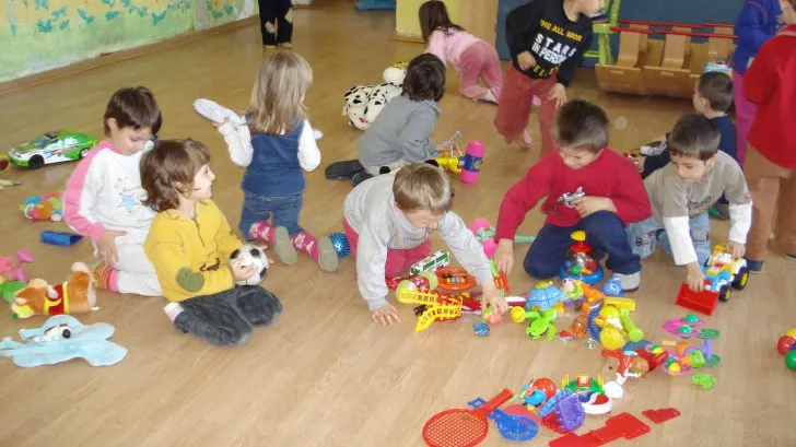Românii nu mai fac copii de teama crizei