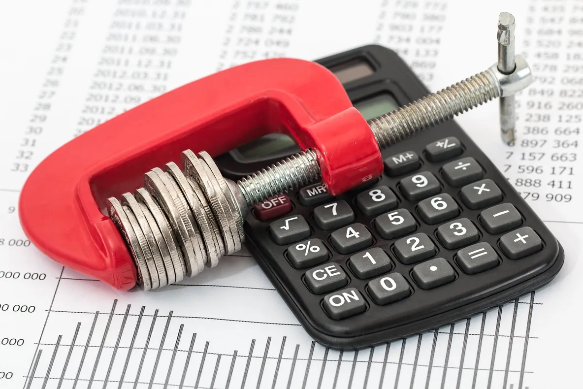 Bulgaria pe plus România pe minus. Deficitul bugetar a scăzut la 2,2% în trim II, dar rămânem în zona periculoasă