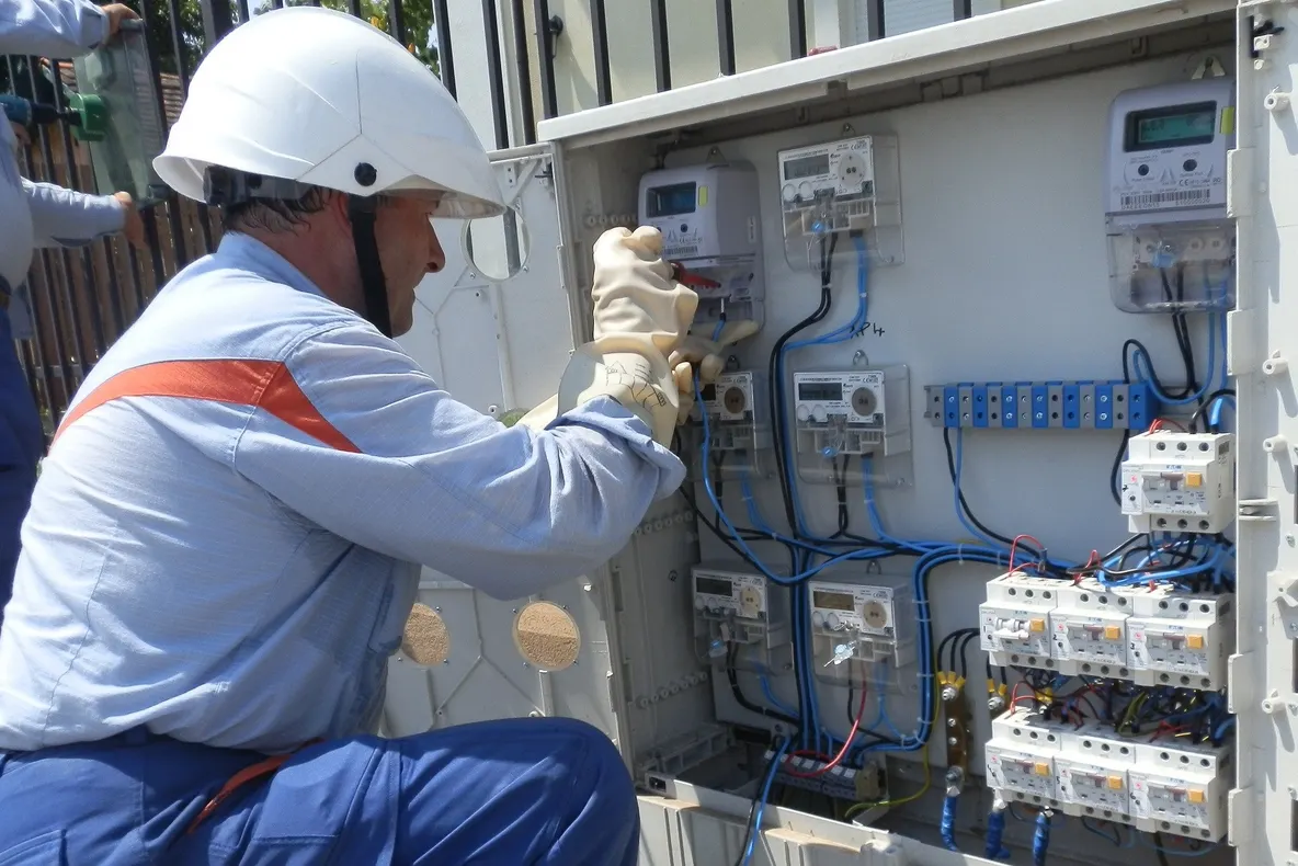 Un nou scandal pe piața de energie. Licitații trucate la servicii de citire a contoarelor de curent
