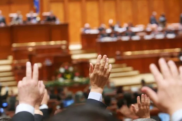 Proiectul care ar înăspri pedepsele evazioniștilor, la un pas de a fi respins de deputați