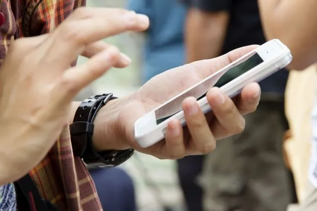 Comisia Europeană anunţă ieftinirea din 15 mai a apelurilor şi SMS-urilor în interiorul UE