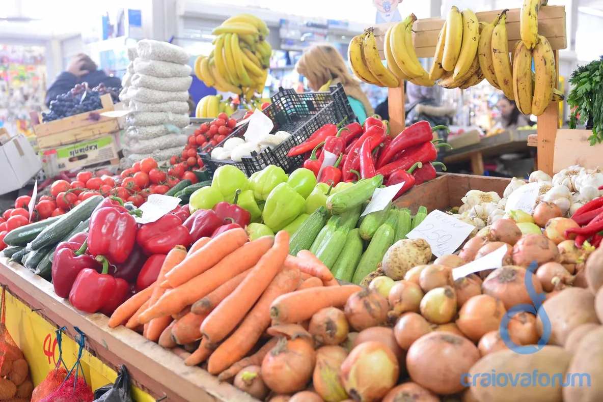 Românii cumpără tot mai puțin din cauză că produsele sunt din ce în ce mai scumpe
