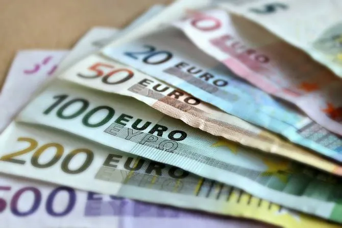 O taxă esențială se reduce la jumătate începând de azi