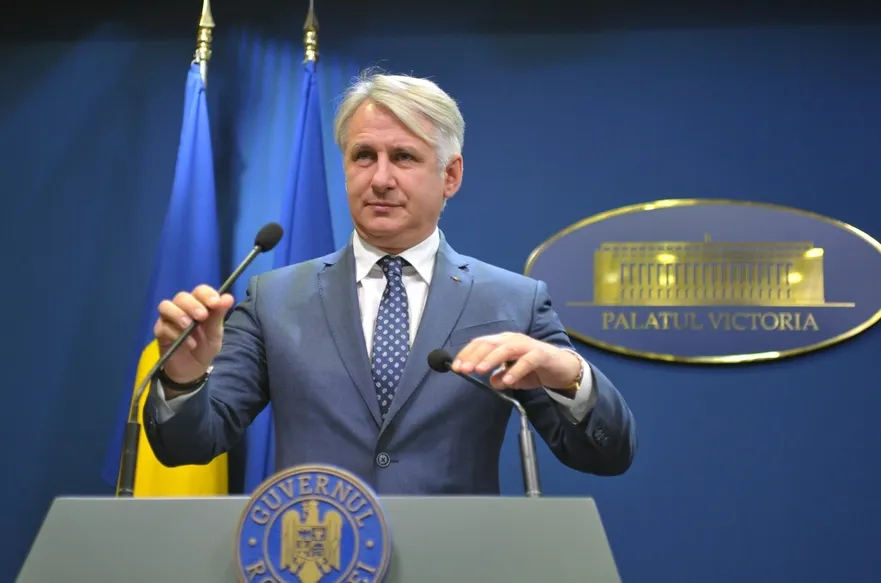 De ce sunt iertate companiile de stat de datoriile uriașe. Plătim tot noi