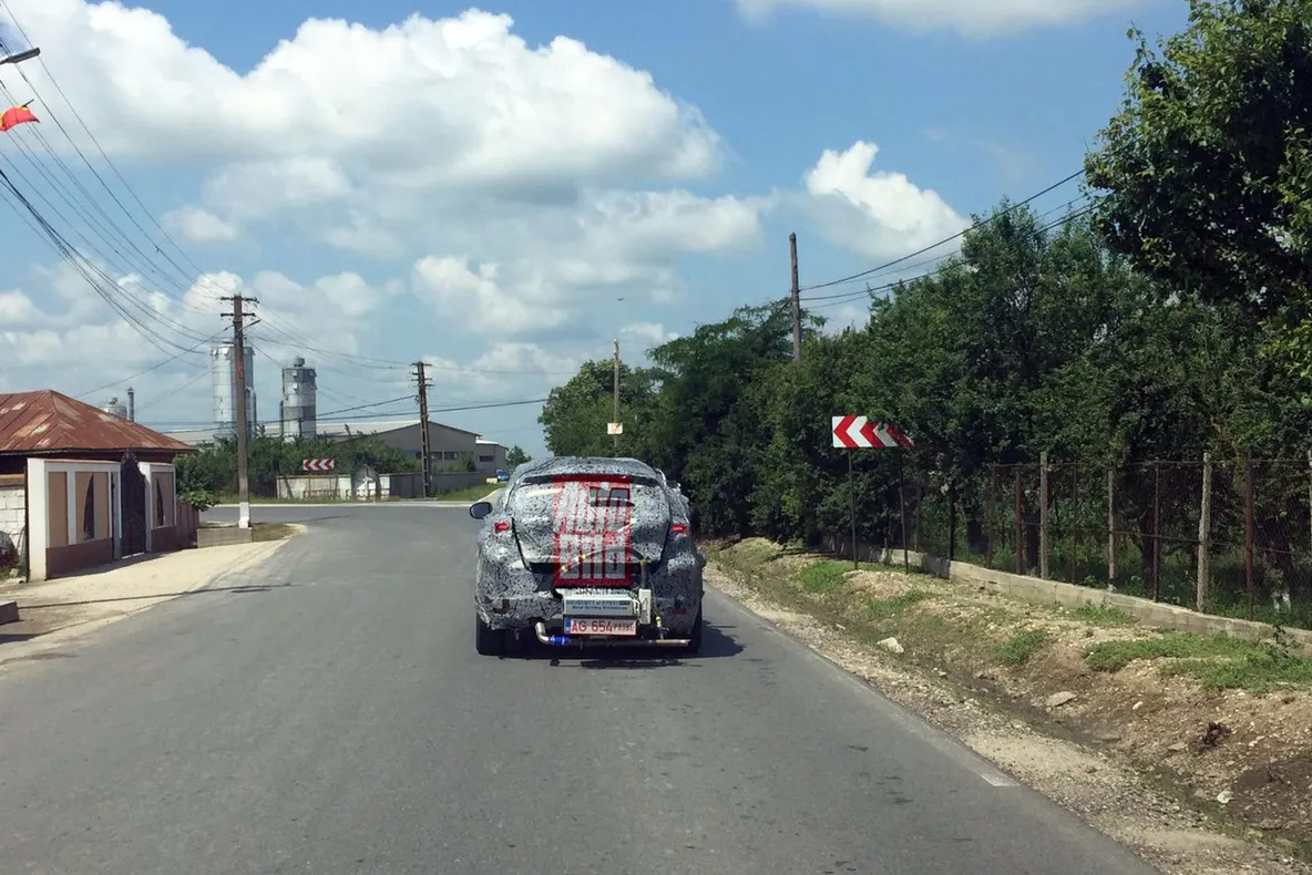 Primele imagini cu SUV-ul coupe Dacia