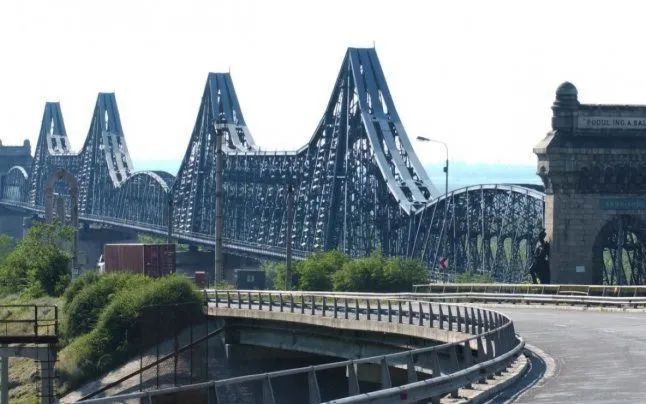 Licitație de 24,3 milioane euro pentru reabilitarea podurilor de la Feteşti şi Cernavodă