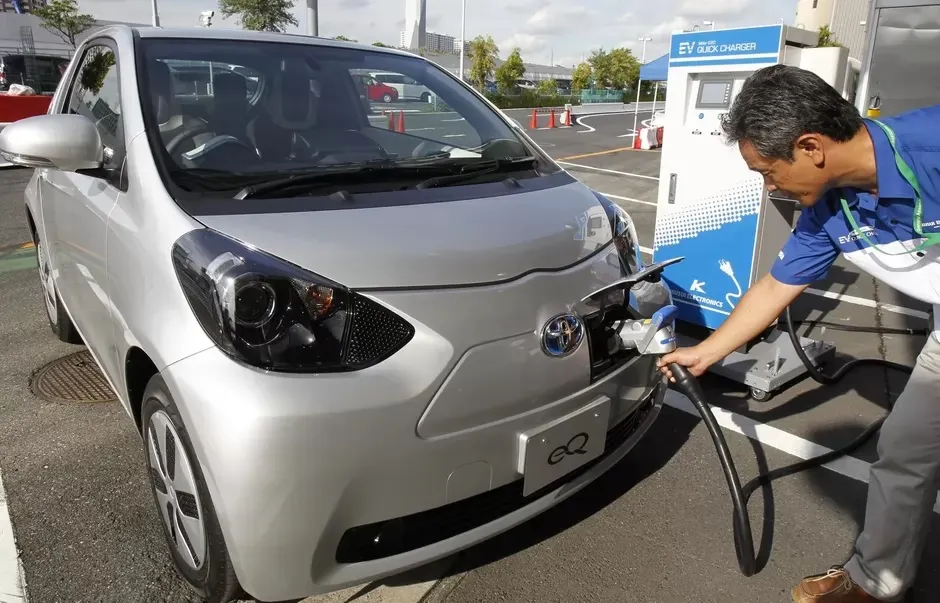 Ministrul Mediului anunță creșterea bugetului pentru stațiile de încărcare a mașinilor electrice în București - VIDEO
