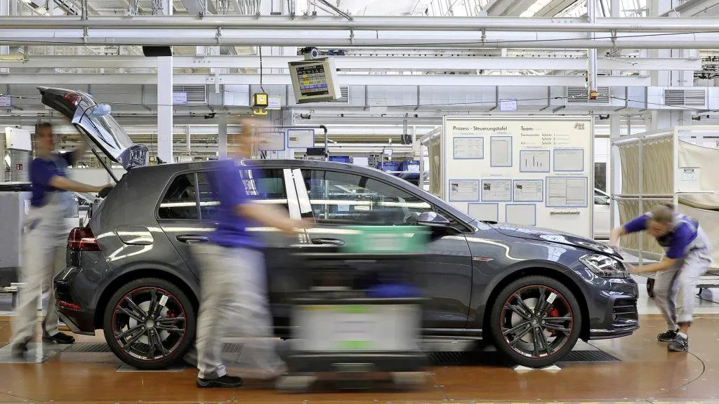 Criză în industria auto. Volkswagen apelează la ajutoarele din partea guvernului Germaniei