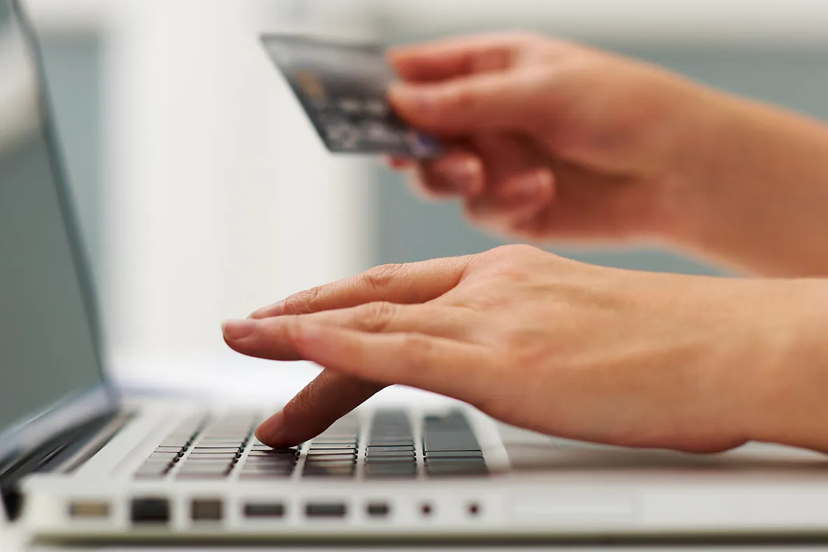 Afilierea, o nouă afacere de succes: peste 1.200 de români au câștigat 1,17 milioane de lei de Black Friday