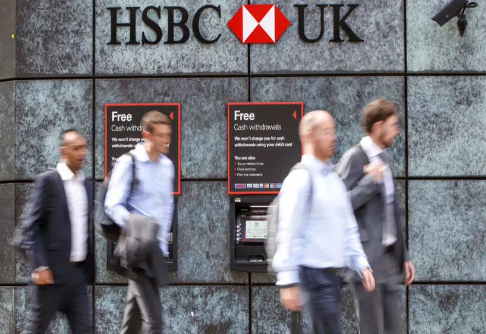 Profitul celei mai mari bănci britanice a scăzut cu 65% pe fondul pandemiei