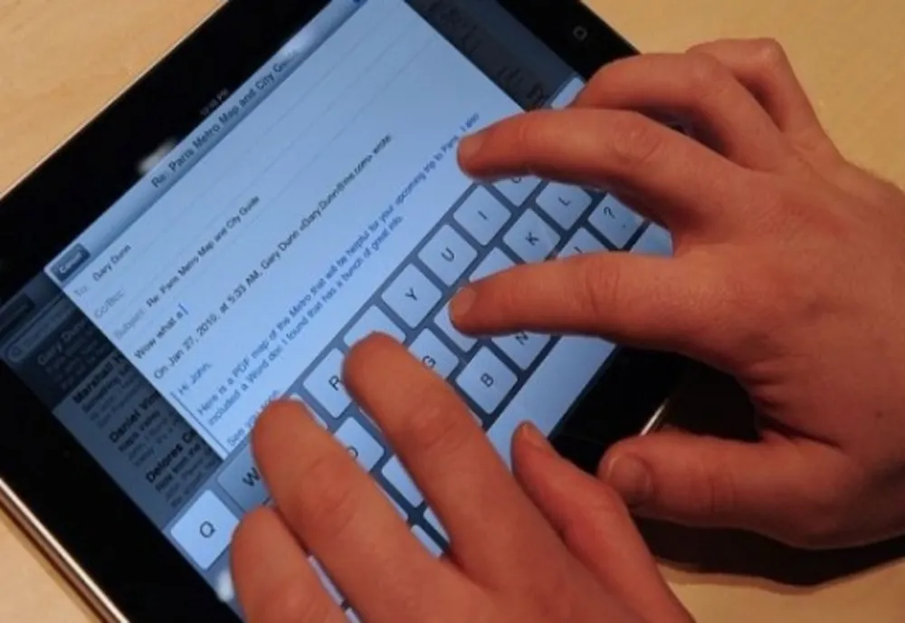 Bugetul alocat pentru cumpărarea tabletelor școlare, suplimentat cu 50 de milioane de euro