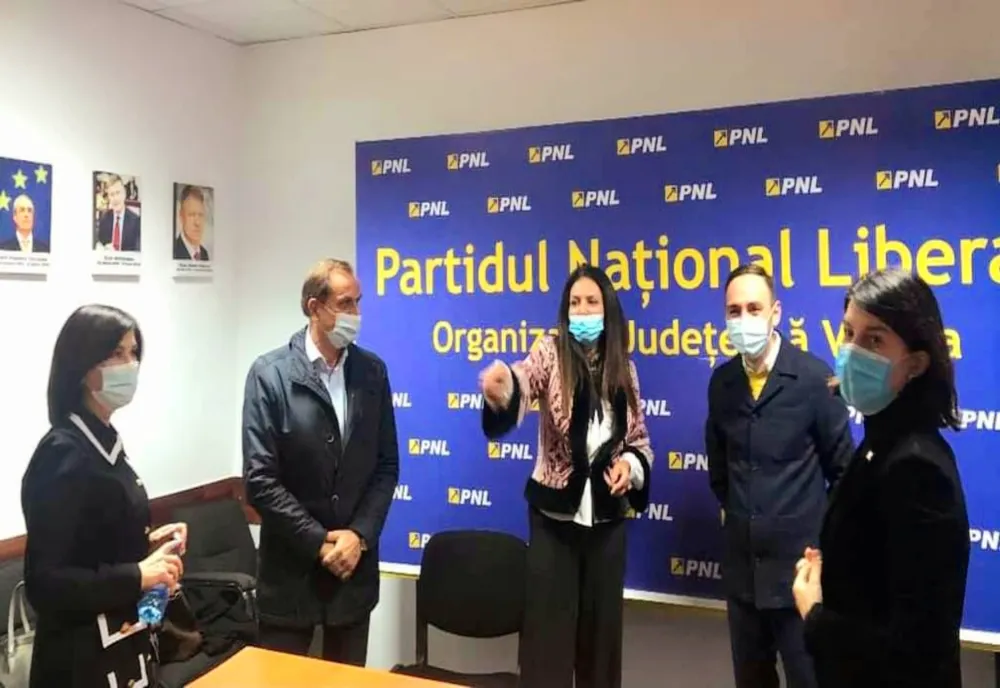 Senatorul Claudia Banu și fostul ministru al Muncii, Violeta Alexandru, caută soluții de integrare în câmpul muncii a asistaților sociali