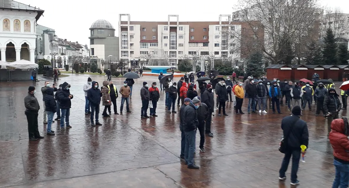 Minerii din Târgu Jiu protestează în stradă. Probleme mari la CE Oltenia