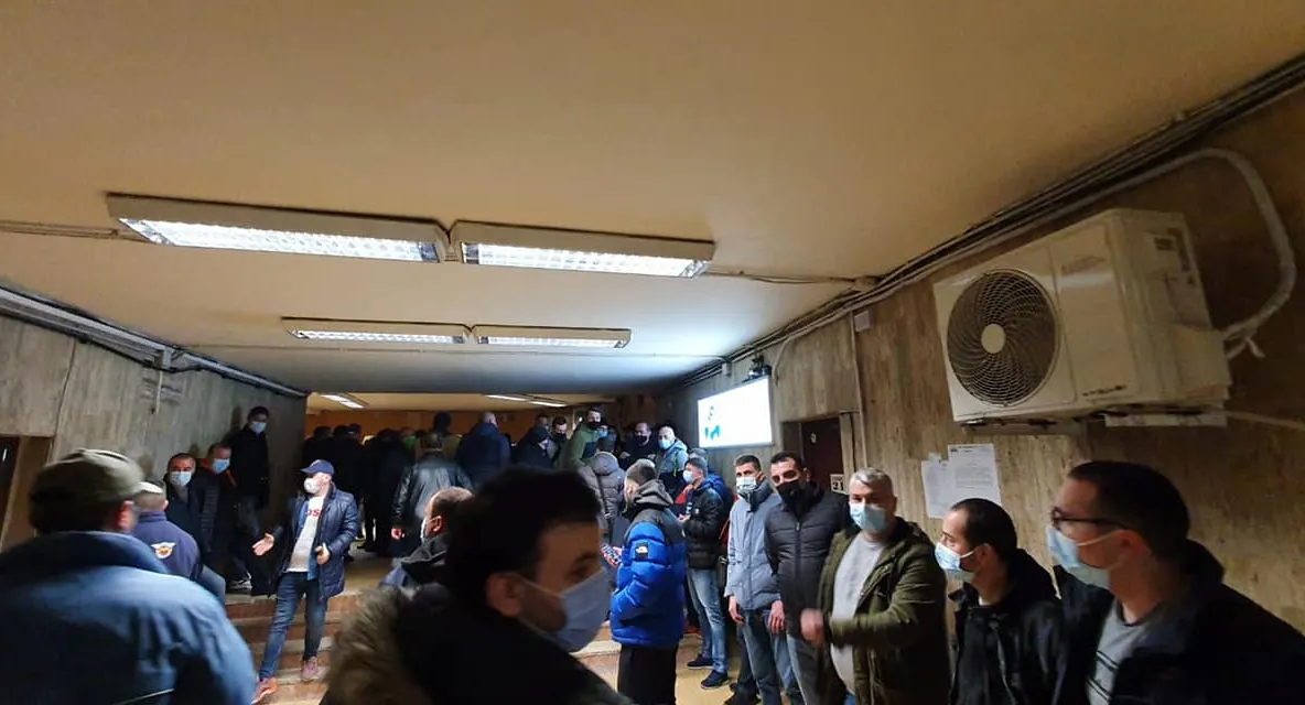 Metroul este OPRIT! Protest spontan, circulație întreruptă (VIDEO + FOTO)