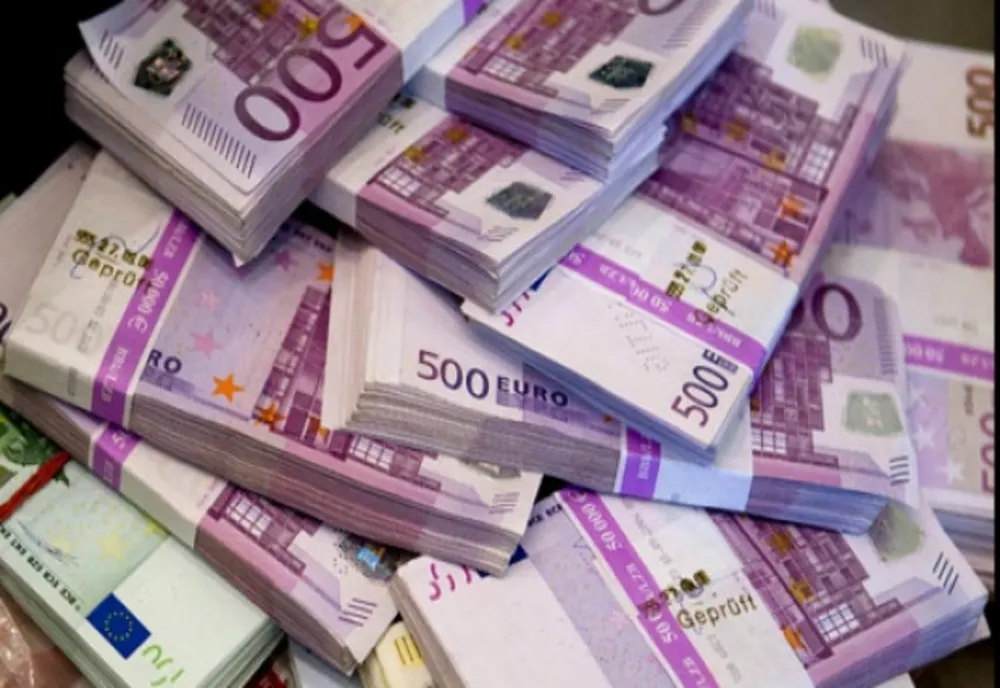 Grecia oferă 330 de milioane de euro pentru a sprijini redeschiderea restaurantelor şi barurilor