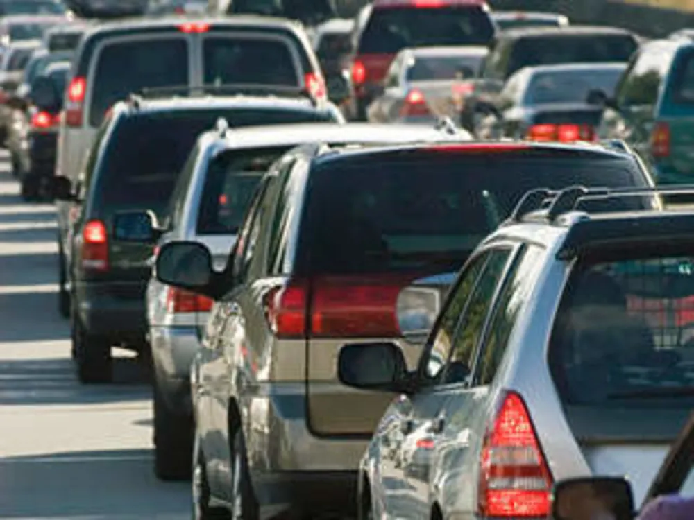 Guvernul vrea descurajarea achiziţionării de automobile vechi