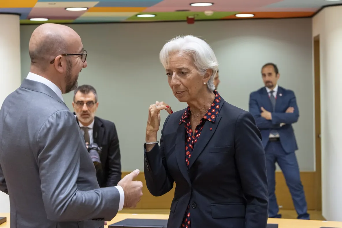 BCE a majorat dobânda cheie. Ce efecte sunt asupra ratelor și cheltuielilor românilor
