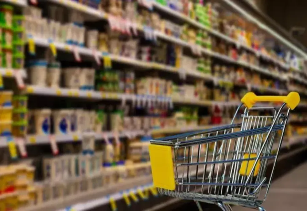 O nouă lege sancționează supermarketurile în cazul produselor cu gramaj mai mic, dar preț neschimbat. Ce vor fi obligate să facă din octombrie