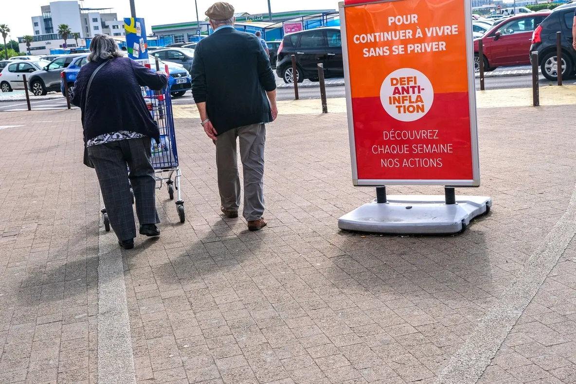 Șeful Carrefour evocă un „tsunami”. Consumatorii nu își mai permit produse esențiale