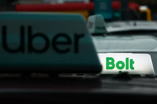 ANAF ia la bani mărunți firmele de taximetrie ridesharig. Sunt vizați șoferii Bolt, Uber și Black Cab