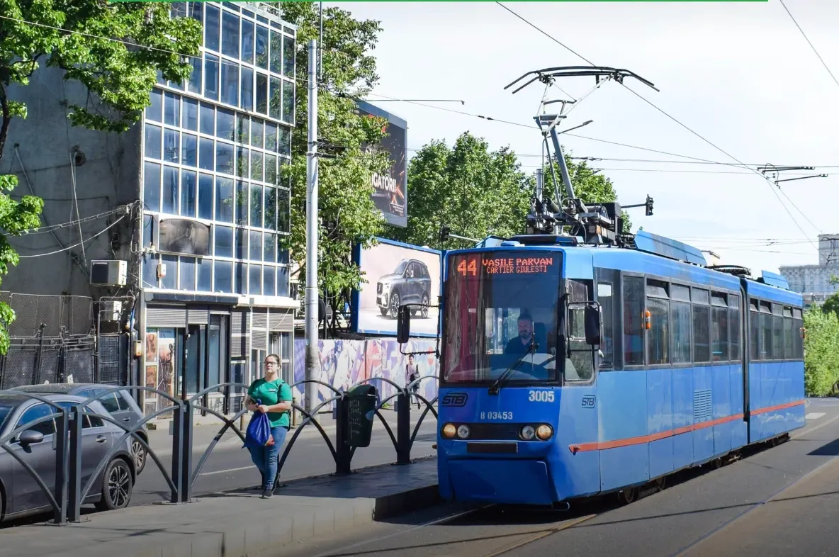 Noi restricții în transportul public din Capitală. Stații suspendate și trasee modificate