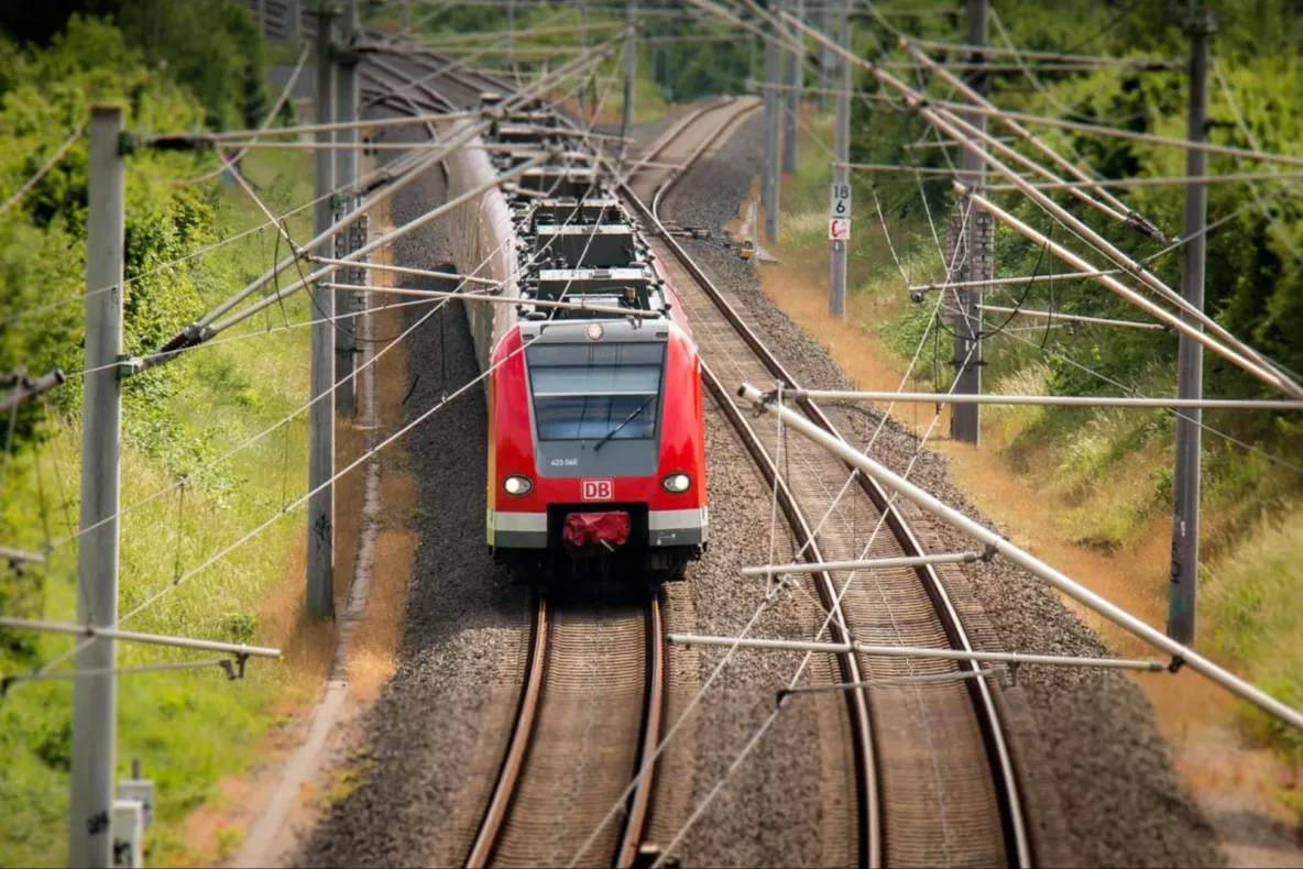 Conexiunea feroviară prinde viteză: Linia Iași – Ungheni va fi electrificată