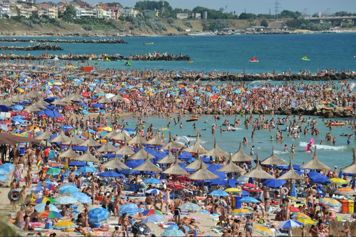 Turiștii străini au cheltuit masiv în România în vara 2026: plăți cu cardul, creștere record, +63%
