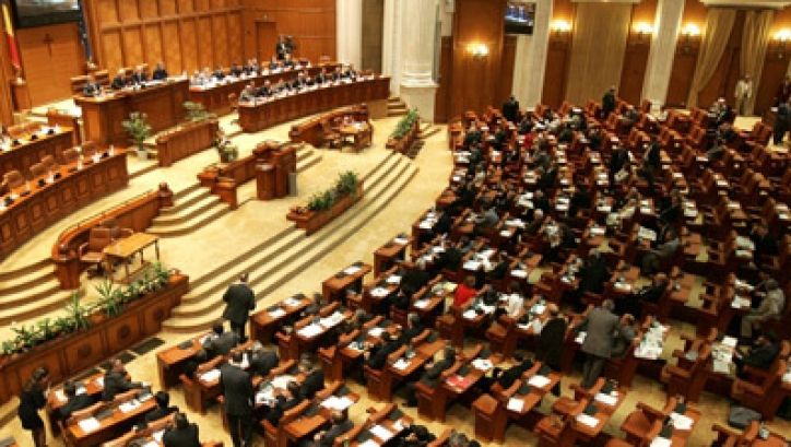 Privilegiile de care beneficiază miniștrii și parlamentarii în plină austeritate. Cheltuieli uriașe, acoperite din banii românilor