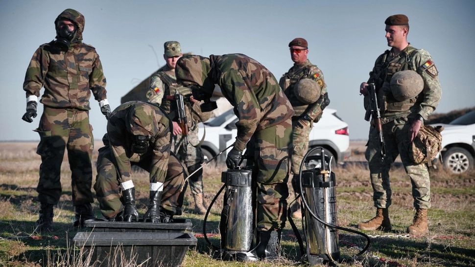 Industria auto din România se reorientează. Companiile care produc pentru constructorii de mașini vor să fabrice echipamente militare