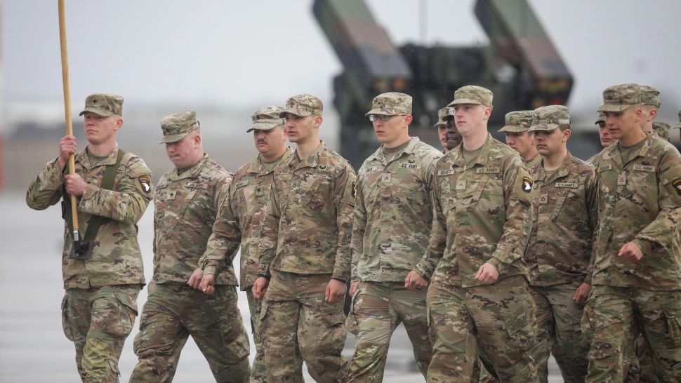 Amendamentul prin care se acordă un ajutor unic pentru pensionarii militari a trecut cu votul PSD și AUR