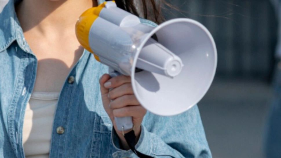 Miting de amploare în Piața Victoriei. Mii de sindicaliști protesteaza față de măsurile guvernului Bolojan