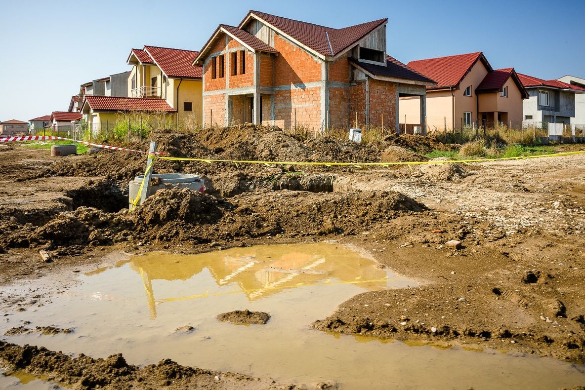 Locuitorii din cartierul Henri Coandă vor scapa de fosele septice dar nu și de noroaie