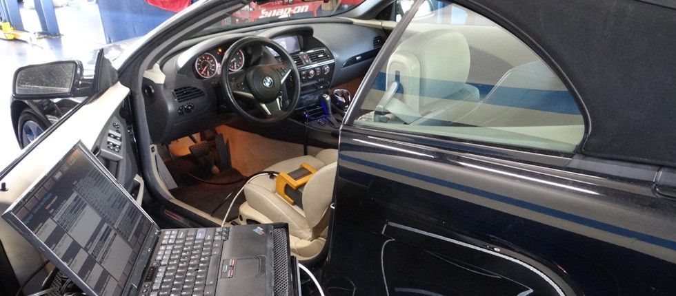 Asiguratorii reclamă că plătesc de trei ori mai mult la service-urile auto