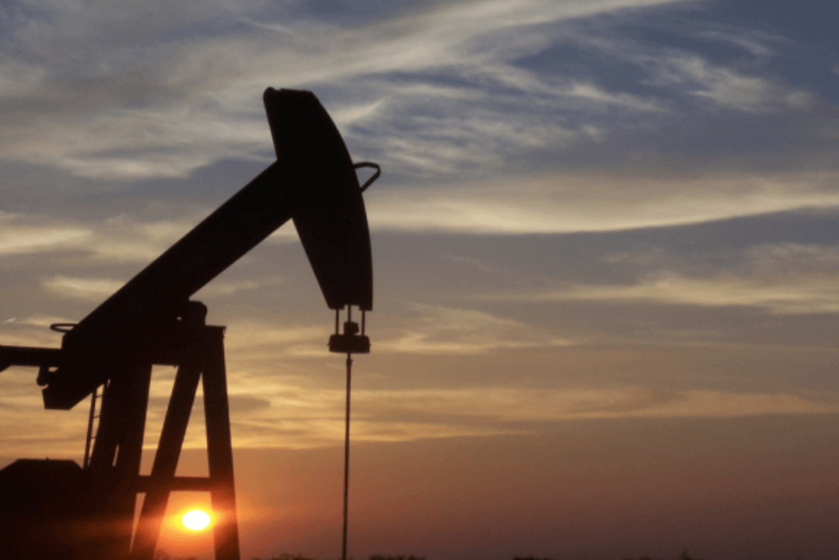 Petrolul sparge pragul critic! De la 80 de dolari în sus, prețul barilului alimentează inflația