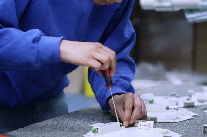 BNR: Șomajul scăzut, presiunile salariale și emigrația masivă, obstacol în creșterea PIB