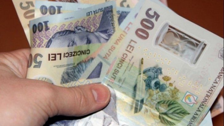 Bugetarul câștigă cu 1.300 de lei mai mult decât angajatul de la privat