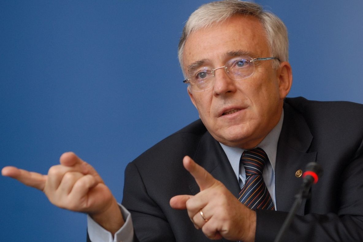 Isărescu: După criză viaţa băncilor centrale a devenit mult mai complicată