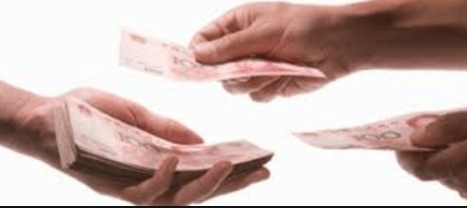 INS: Un lucrător din turism câștigă cu 1200 lei mai mai puțin decât salariul mediu net