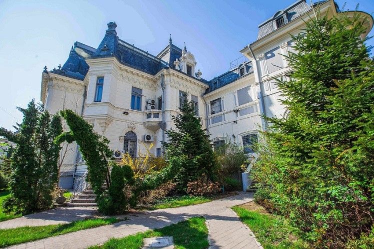 Fostul sediu al ambasadei SUA se vinde. Preț de pornire: 5,5 mil. lei